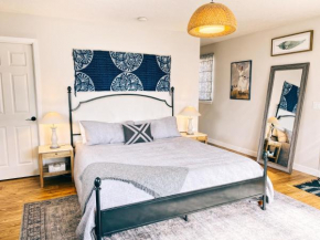 Joyful Walkable Hood River Master Suite w Private Entry